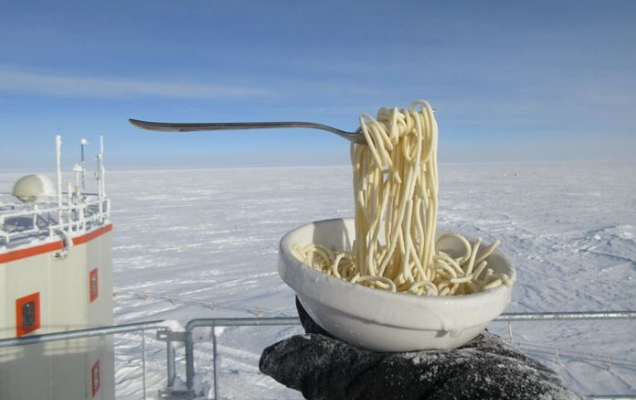 «Μαγειρεύοντας» στην Ανταρκτική στους -70°C – Απίστευτες εικόνες