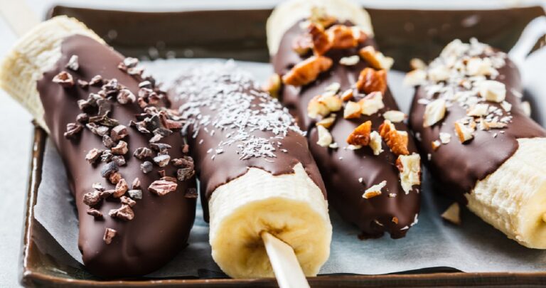 Εύκολο γλύκισμα – Μπανάνες με σοκολάτα και ξηρούς καρπούς
