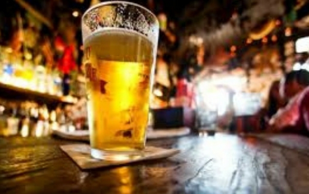 90 χρόνια μετά! Οι ιρλανδικές παμπ σερβίρουν ξανά αλκοόλ τη Μ. Παρασκευή
