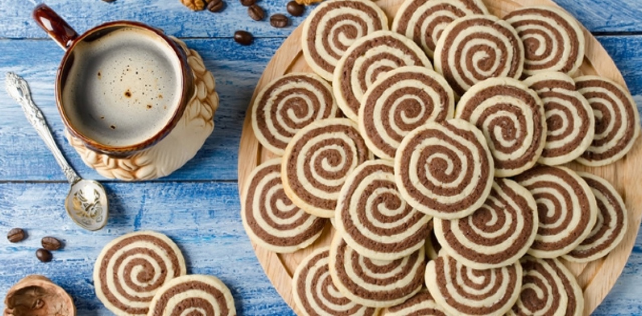 Δίχρωμα μπισκότα βουτύρου-κακάο: Πώς γίνεται το σπιράλ σχέδιο