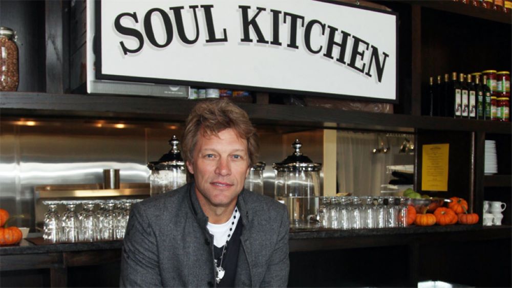 Χιλιάδες δωρεάν γεύματα σε έχοντες ανάγκη από τον Bon Jovi