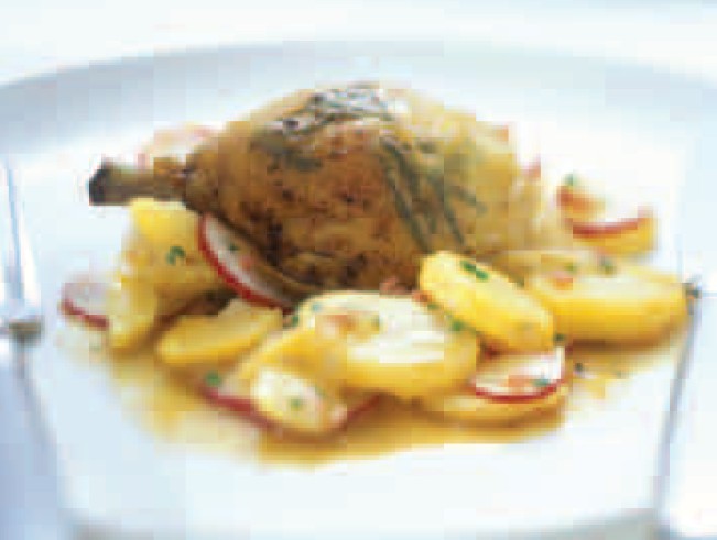 Μπουτάκια κοτόπουλου με κρασί, σάλτσα φέτας και πατάτες ατμού