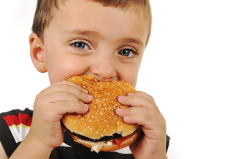 Παιδική παχυσαρκία: τροποί για να αλλάξετε τη διατροφή του παιδιού σας