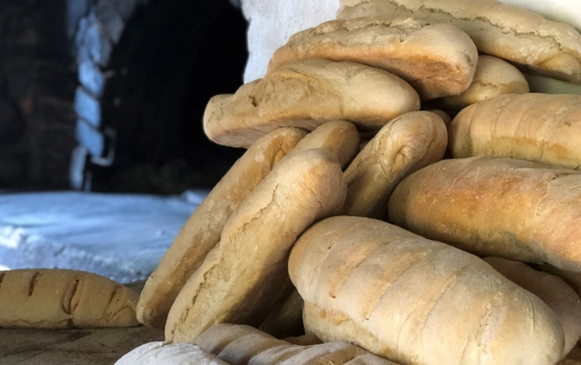 Ο «μυστικός» ξυλόφουρνος στη Χίο που ψήνει ψωμί εδώ και 70 χρόνια