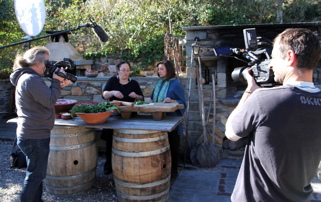 «My Greek Table»: η νέα σειρά στην αμερικανική τηλεόραση που προβάλλει την Ελλάδα και τις γεύσεις της