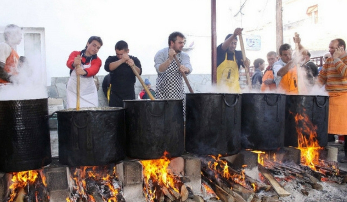 Καζάνια με κρέας και πλιγούρι στο Καλαμπάκι -«Κουρμπάνι» για τον Αγ. Αθανάσιο