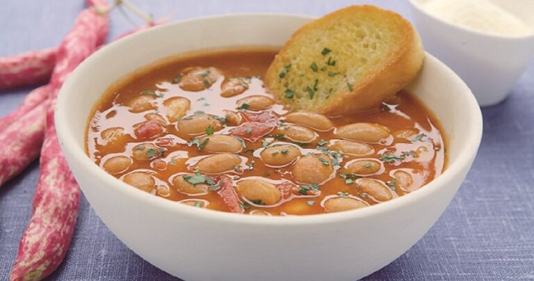 Φασόλια σούπα με σύγλινο ή απάκι