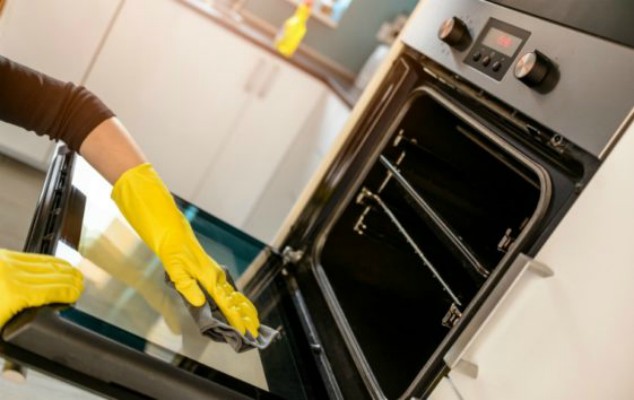 Αυτός είναι ο πιο εύκολος τρόπος για να καθαρίσετε τον φούρνο σας