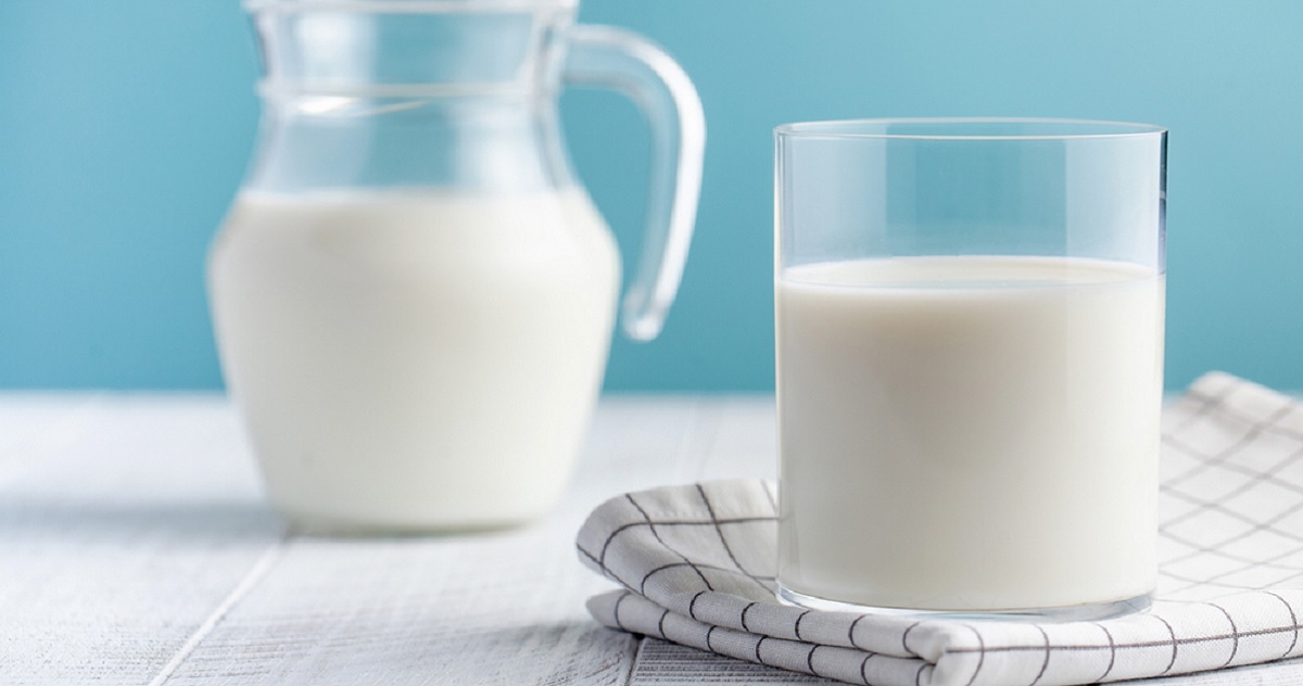 «Αθώο» το γάλα: Δεν αυξάνει τη χοληστερίνη, μάλλον τη μειώνει