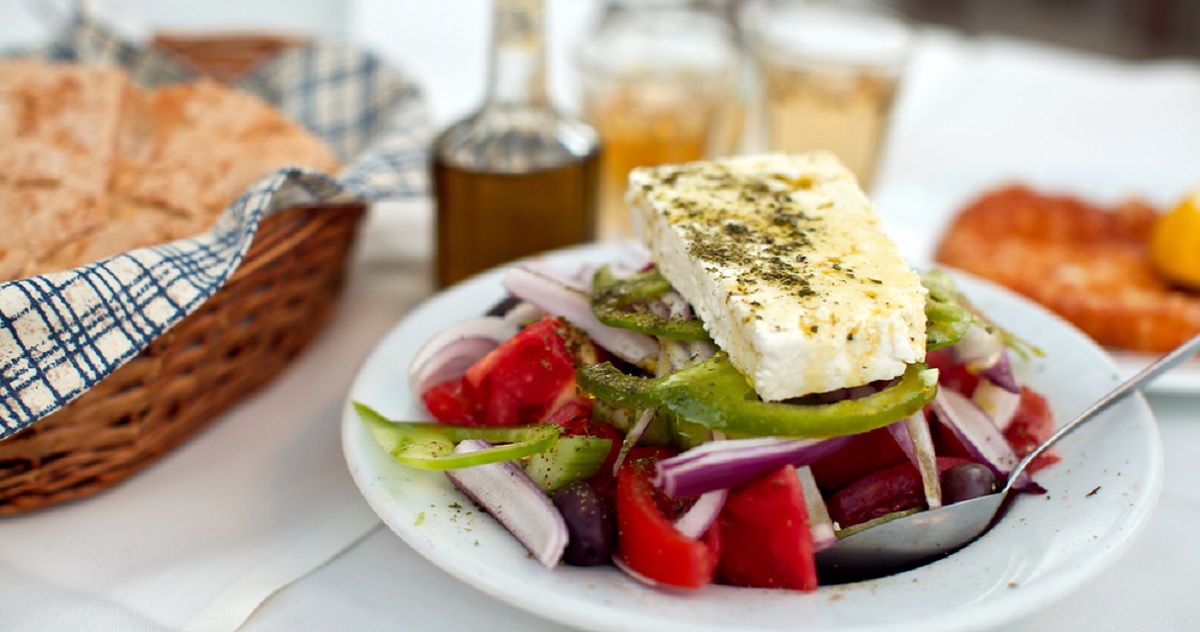 Από τη Χωριάτικη Σαλάτα στην Greek Salad: Οι γευστικές περιπέτειες μιας σταρ