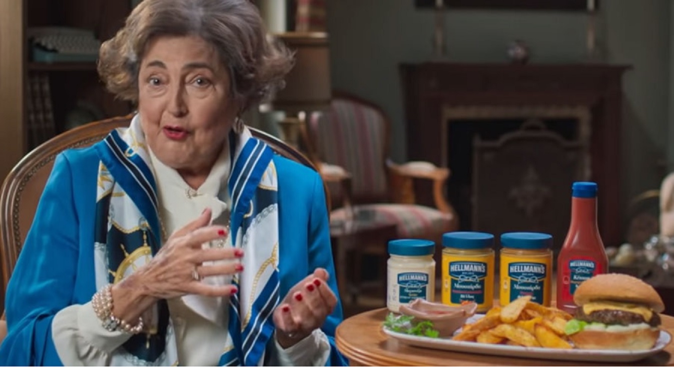 Διαφημίσεις Hellmann’s: «Κόπηκε» στο σλόγκαν η «Ελληνίδα Φιλόλογος, κυρία Κική» της Unilever