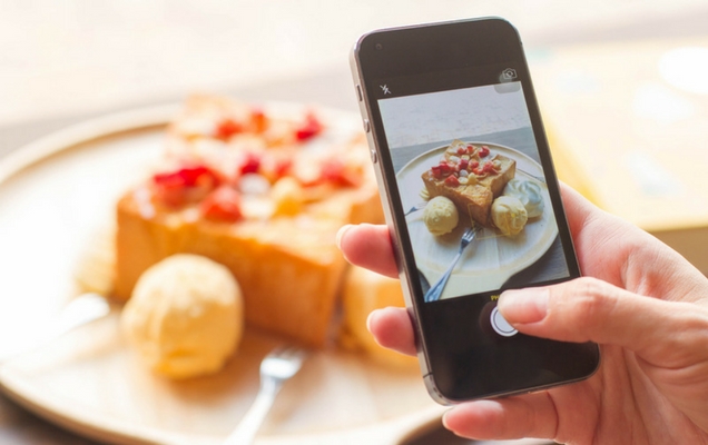 Εστιατόριο μαζί με το γεύμα σερβίρει και εξοπλισμό για …αξιόλογες αναρτήσεις στο instagram