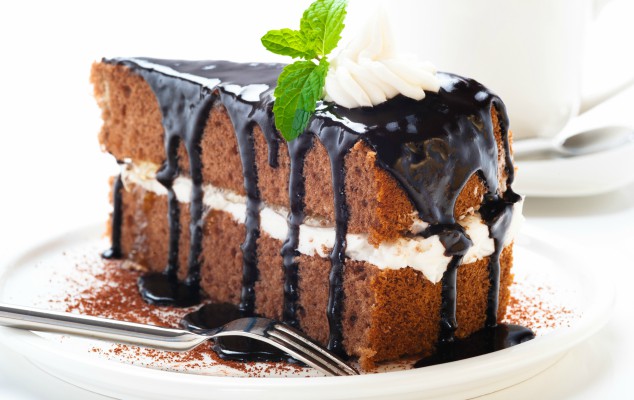 Σοκολατένιο κέικ με κρέμα και γλάσο