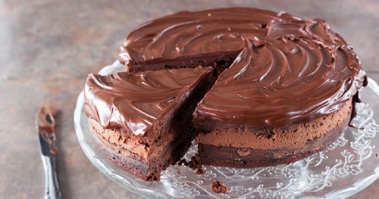 Κέικ με κακάο και μους σοκολάτας