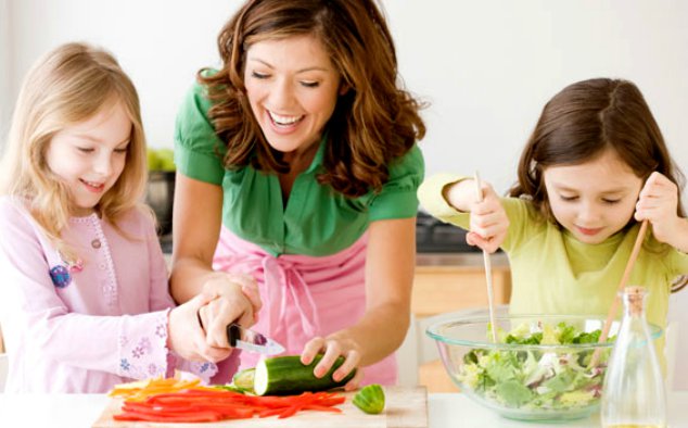 Παιδική διατροφή: Ποιες είναι οι αρχές που πρέπει να μάθουμε στο παιδί;