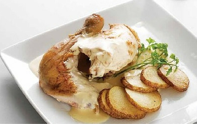 Κοτόπουλο με πατάτες βουτύρου και κρεμώδη σάλτσα