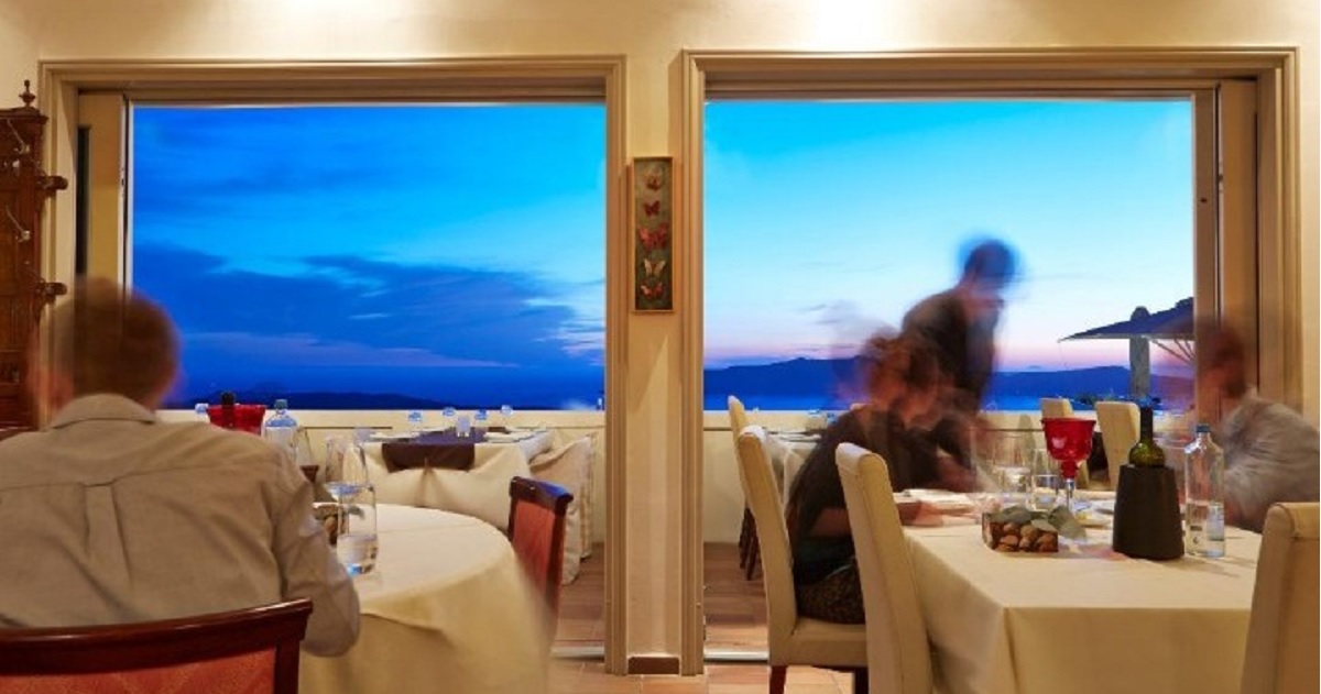 «Κουκούμαβλος» τέλος – Δεν ξανανοίγει το θρυλικό εστιατόριο της Σαντορίνης