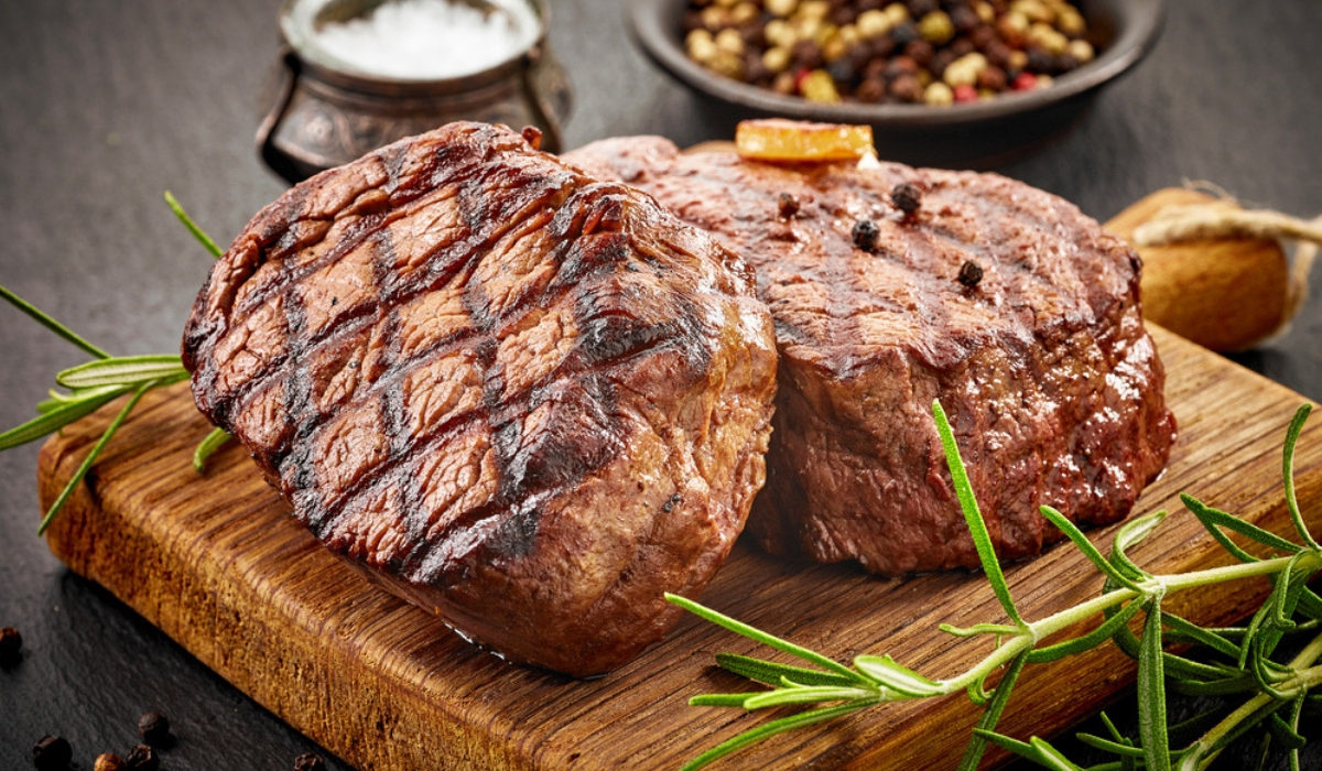 Μελέτη αθωώνει την κατανάλωση κόκκινου κρέατος – «Στα μαχαίρια» οι επιστήμονες