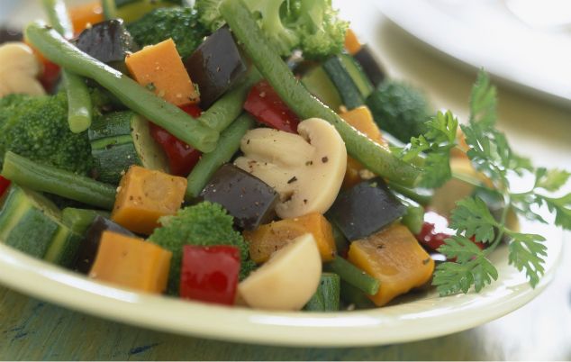 Βραστά λαχανικά με «πράσινη» μαγιονέζα