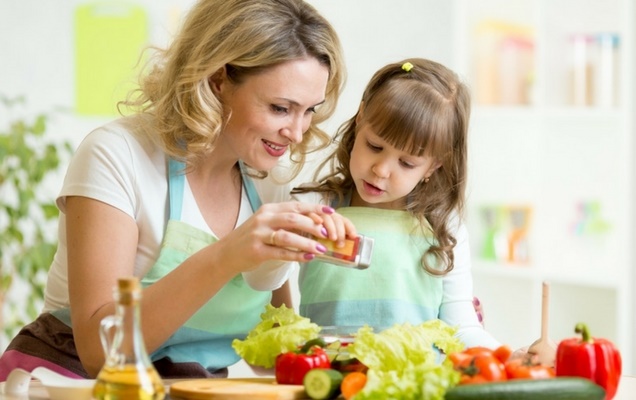5 λάθος τακτικές που ακολουθούν οι γονείς με τη διατροφή του παιδιού