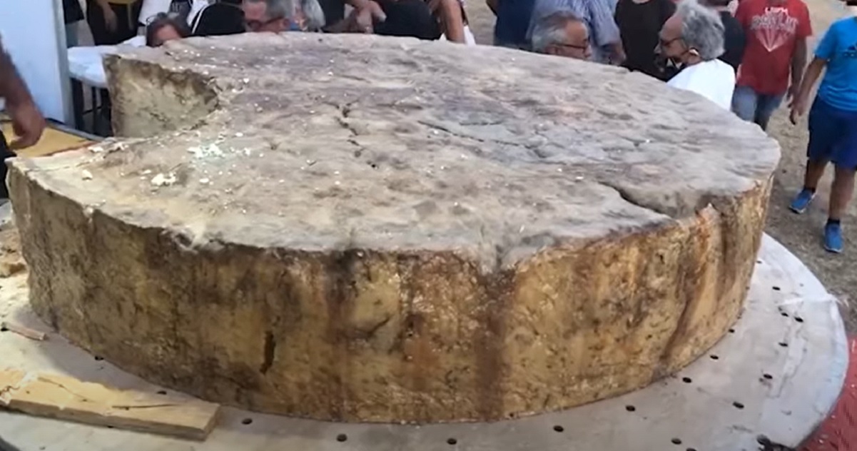 Σαρδηνία – Ρεκόρ Γκίνες για το μεγαλύτερο πεκορίνο του κόσμου (Βίντεο)
