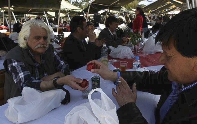 Πασχαλινό τραπέζι για 700 άπορους και άστεγους από τον δήμο Θεσσαλονίκης