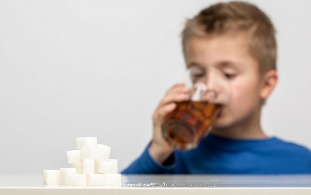 Παχυσαρκία: Ευρωπαϊκές βιομηχανίες προσπαθούν να μειώσουν τη ζάχαρη στα αναψυκτικά