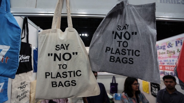 Αυστραλία: «Άναψε τα αίματα» η απαγόρευση της πλαστικής σακούλας