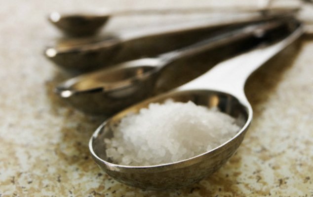 Πόσο αλάτι πρέπει να καταναλώνουμε και τι προσέχουμε στα συσκευασμένα προϊόντα