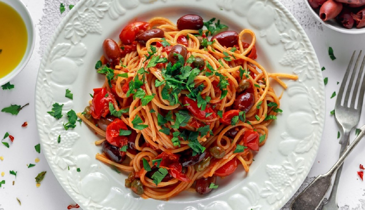Σπαγγέτι αλά πουτανέσκα: Η αλανιάρικη συνταγή της Νάπολης
