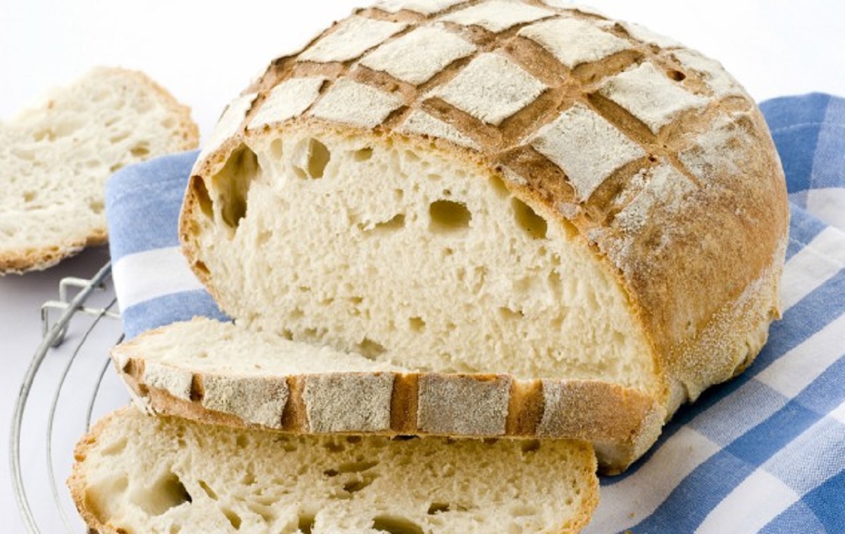 Bήμα βήμα: Φτιάχνουμε σπιτικό ψωμί σταρένιο (Εικόνες)