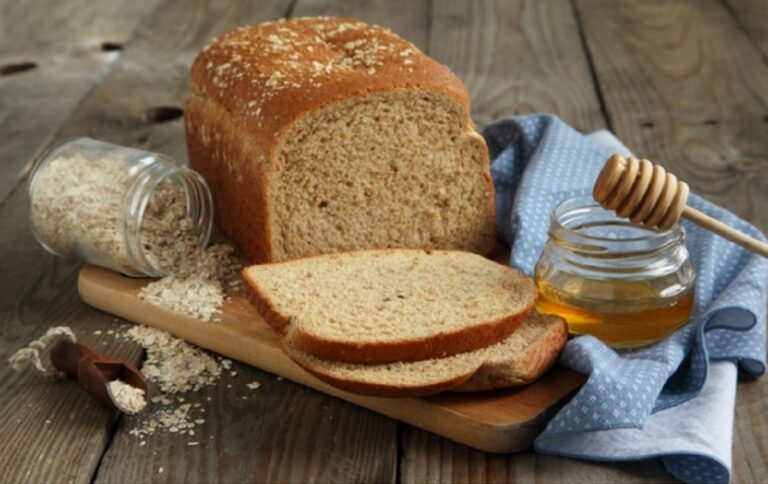 Απίθανο σπιτικό ψωμί με μέλι και βρώμη