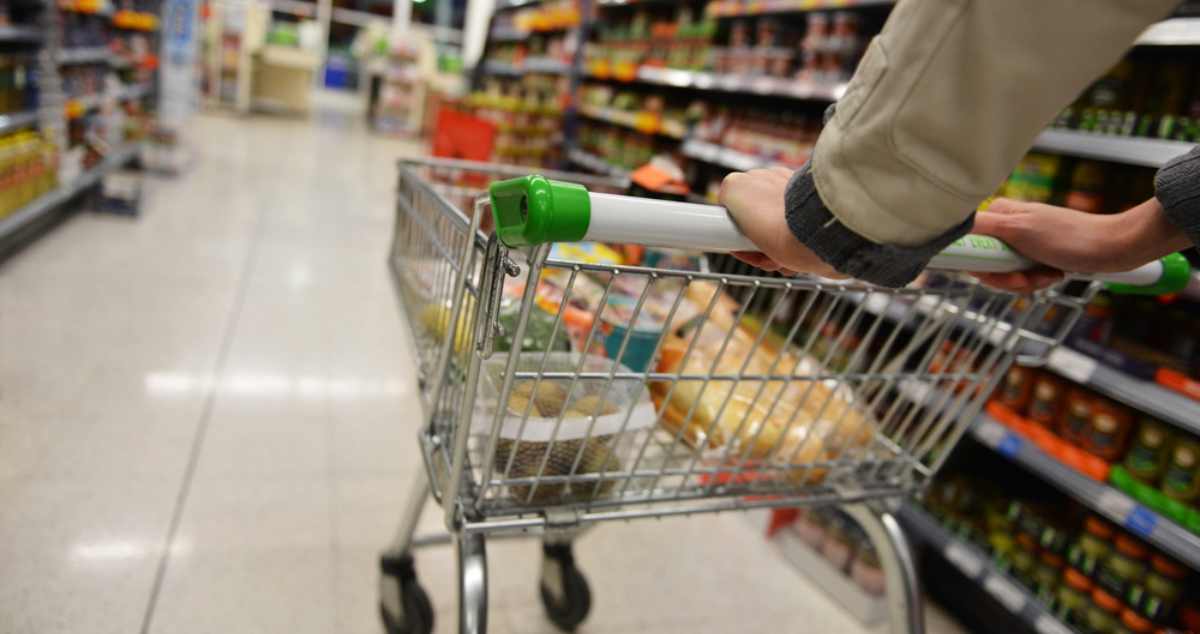 ΙΕΛΚΑ: Περίπου 7.500 προϊόντα του σούπερ μάρκετ αφορά η μείωση του συντελεστή ΦΠΑ