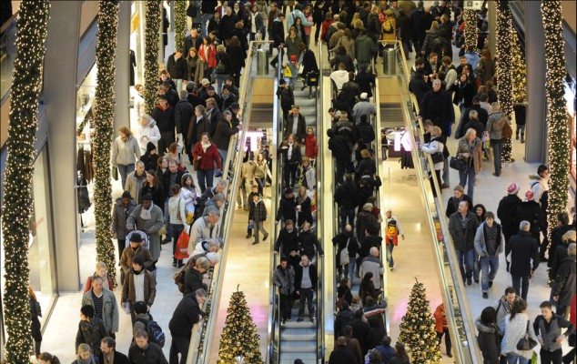 Πότε ξεκινάει το εορταστικό ωράριο Χριστουγέννων και πώς διαμορφώνεται