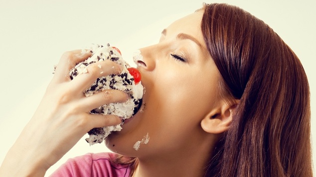 Αδυνάτισμα: Τι συμβαίνει όταν τρώτε γρήγορα – Aλλάξτε συνήθεια