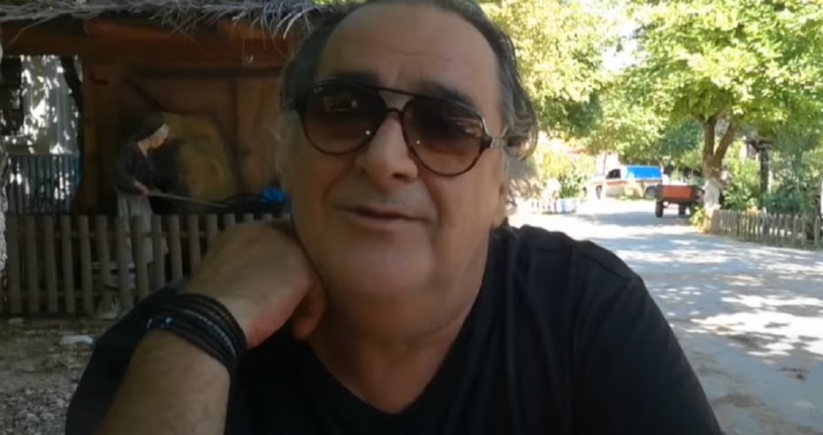 Ο Βασίλης Καρράς μιλάει για το κτήμα του – Γιατί στράφηκε στην ελιά και το σταφύλι (Βίντεο) Ο Βασίλης Καρράς μιλάει για το κτήμα του – Γιατί στράφηκε στην ελιά και το σταφύλι (Βίντεο)