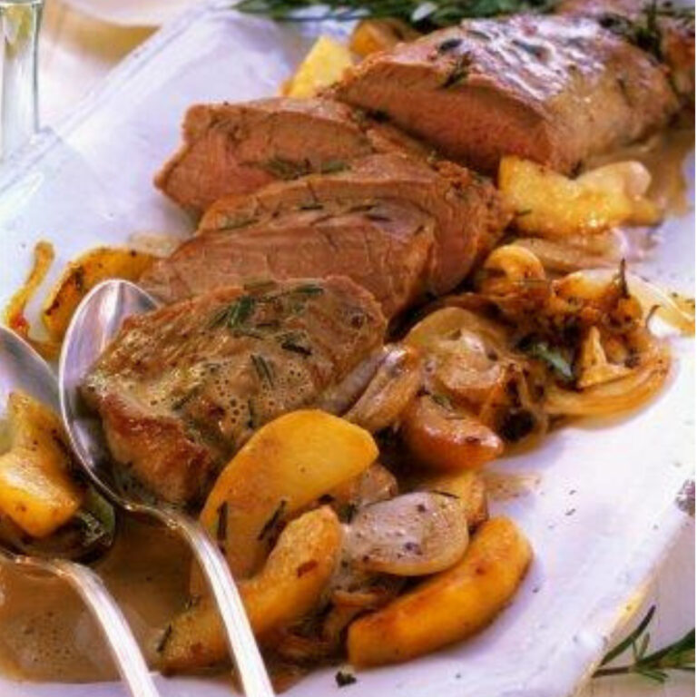 Χοιρινό στο φούρνο με προσούτο Ευρυτανίας, μανιτάρια και δεντρολίβανο