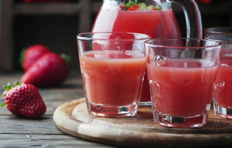 Σπιτικός χυμός φράουλας