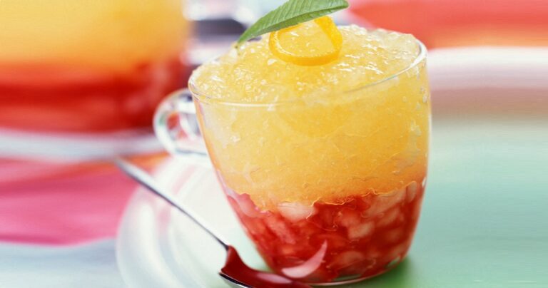 Δίχρωμο ζελέ φράουλα-λεμόνι με γλυκό κρασί