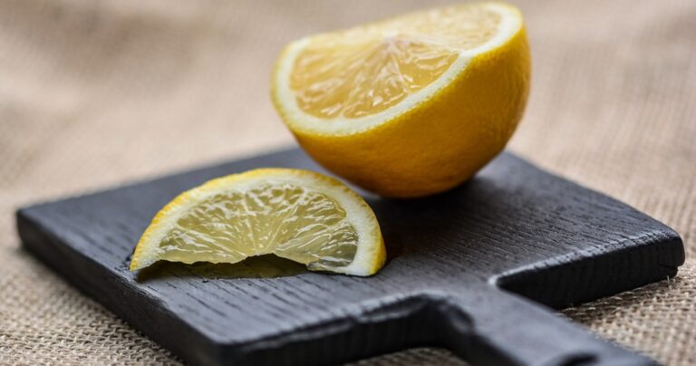 Επτά επιπλέον τρόποι να αξιοποιήσετε τα λεμόνια στην κουζίνα