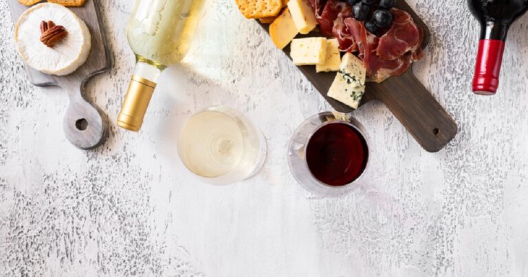 Τι κρασί να ανοίξουμε με τα αλλαντικά και τα τυριά