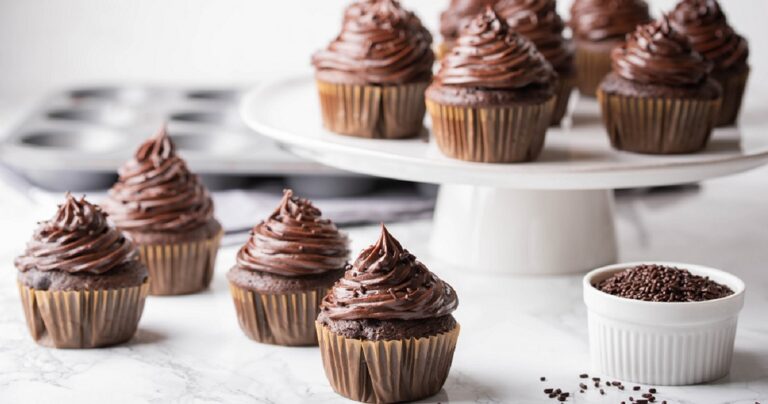 Σοκολατένια επικάλυψη (γλάσο) για ατομικά κέικ (cupcakes)