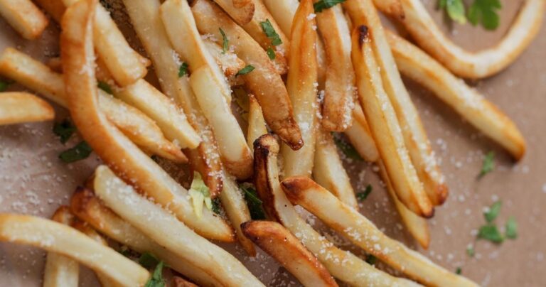 Ηλιέλαιο – Κινδυνεύουν οι τηγανητές πατάτες, τα καλαμαράκια και τα κολοκυθάκια λόγω ανατιμήσεων;