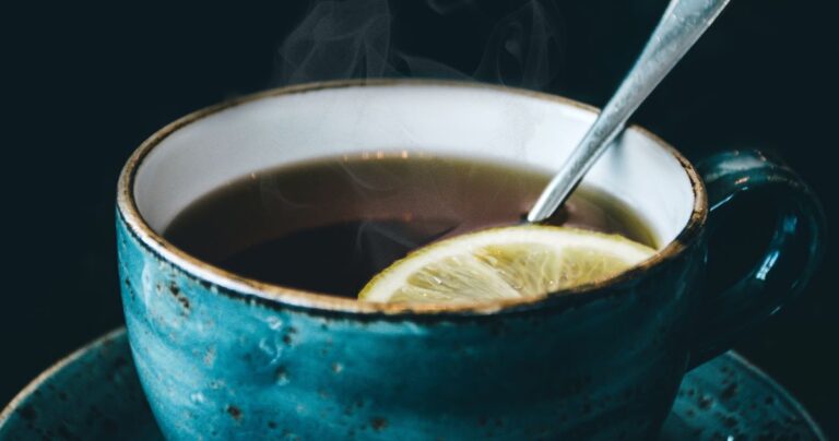 Μικρότερος κίνδυνος θανάτου για όσους πίνουν πολύ μαύρο τσάι