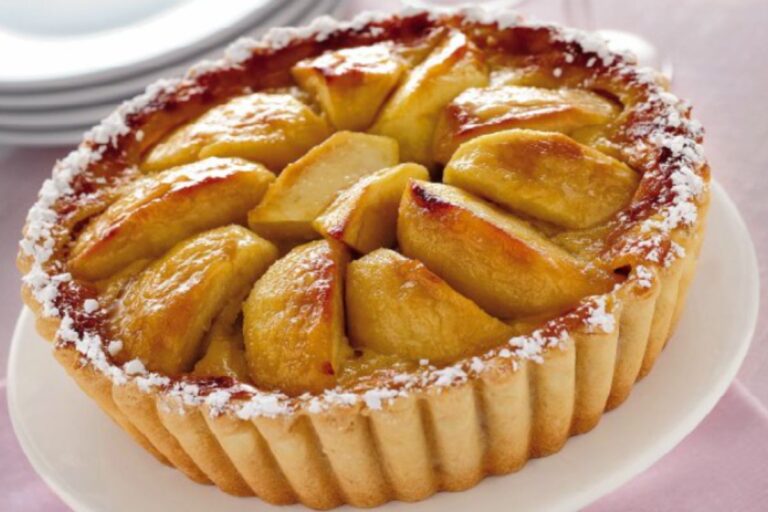 Βήμα βήμα – Φτιάχνουμε μηλόπιτα (Εικόνες)