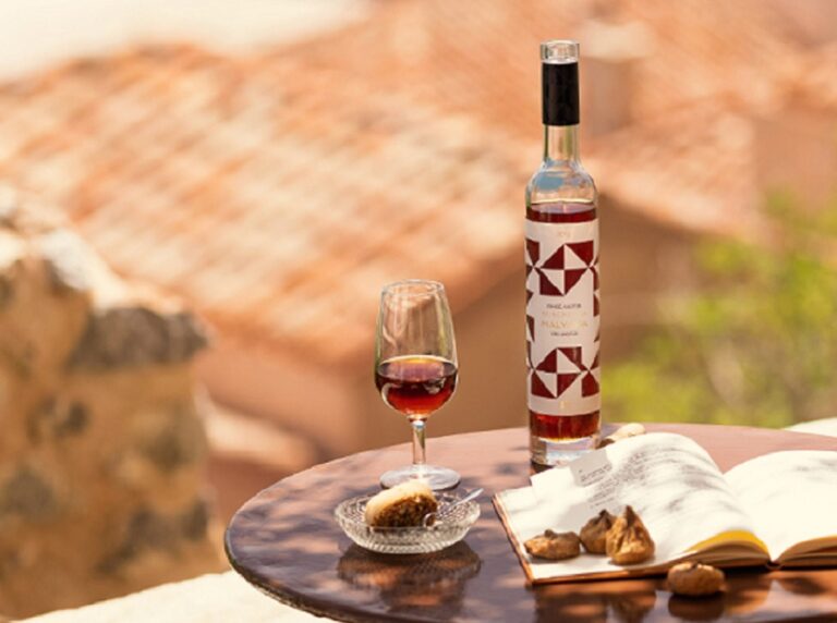 Malvasia – Το κρασί που σταλάζει μεσαιωνικές ιστορίες στα ποτήρια τού σήμερα Malvasia – Το κρασί που σταλάζει μεσαιωνικές ιστορίες στα ποτήρια τού σήμερα