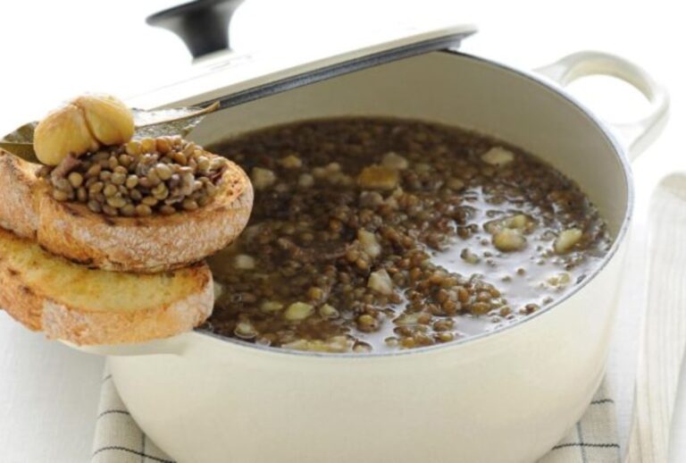 Χειμωνιάτικες φακές σούπα με κάστανα