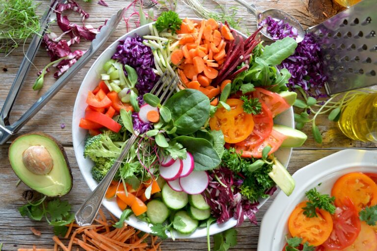 Γιατί να ξεκινάμε το γεύμα από τα λαχανικά και τις πρωτεΐνες