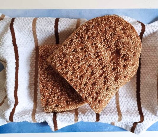 Λαγάνα με ταχίνι