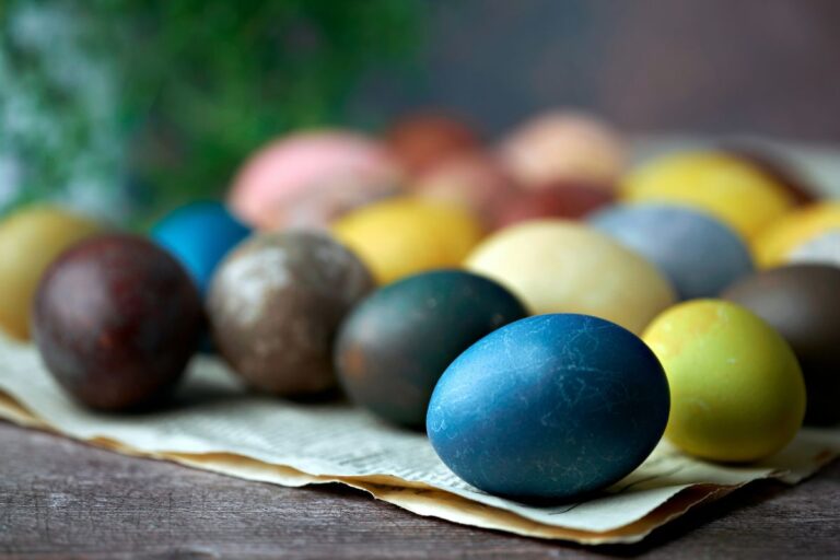 Αγοράζοντας και βάφοντας πασχαλινά αυγά – Τα 7 tips του ΕΦΕΤ